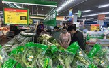 Hà Nội: Hàng hóa dồi dào, thực phẩm rau xanh giảm giá ở siêu thị